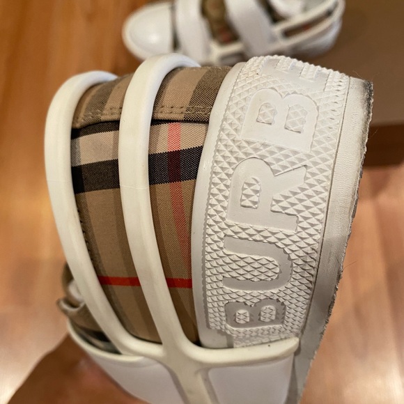 WOMENS US SIZE 6 WOMENS BURBERRY LCSL SHOE - Picture 7 of 10